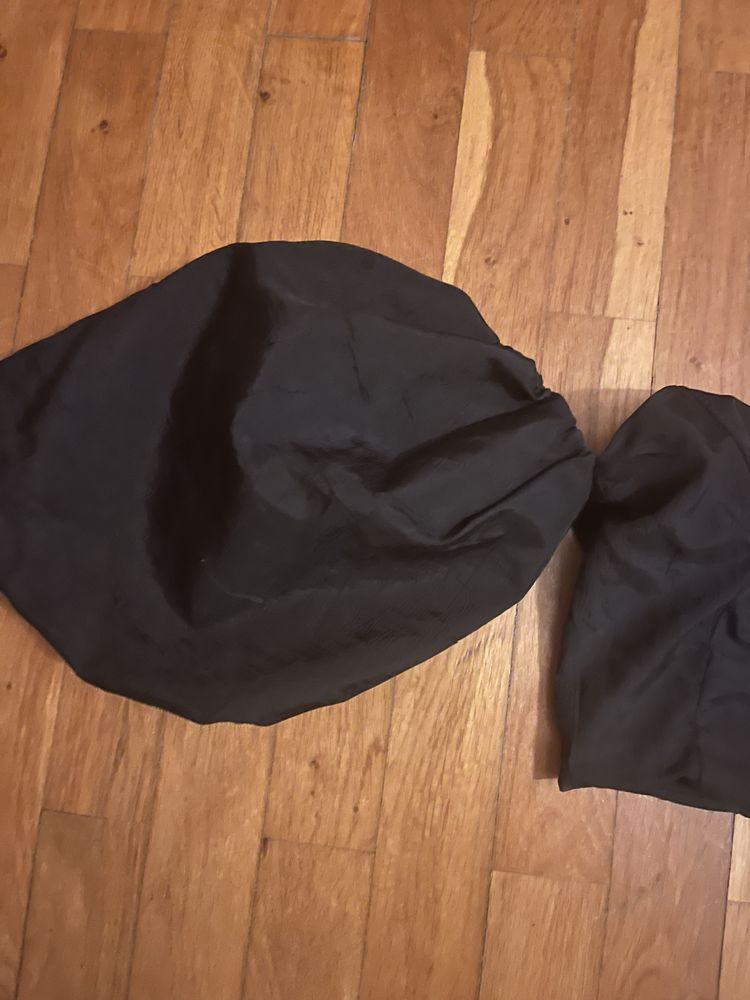 Top Cropped preto com mangas balão,como novo,Berska,tamanho S,5€