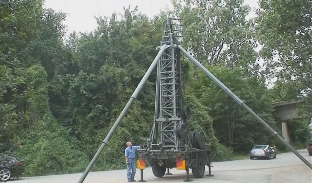 Maszt wojskowy - przestawna wieża maszt antenowy - BTS, LTE, Internet