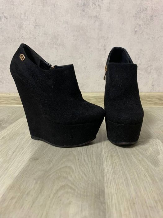 Замшеві Туфлі на танкетці