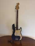 Baixo precision Fender