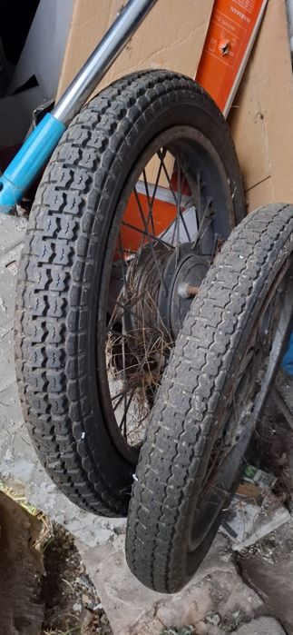 Koła oraz Części silnika WSK.