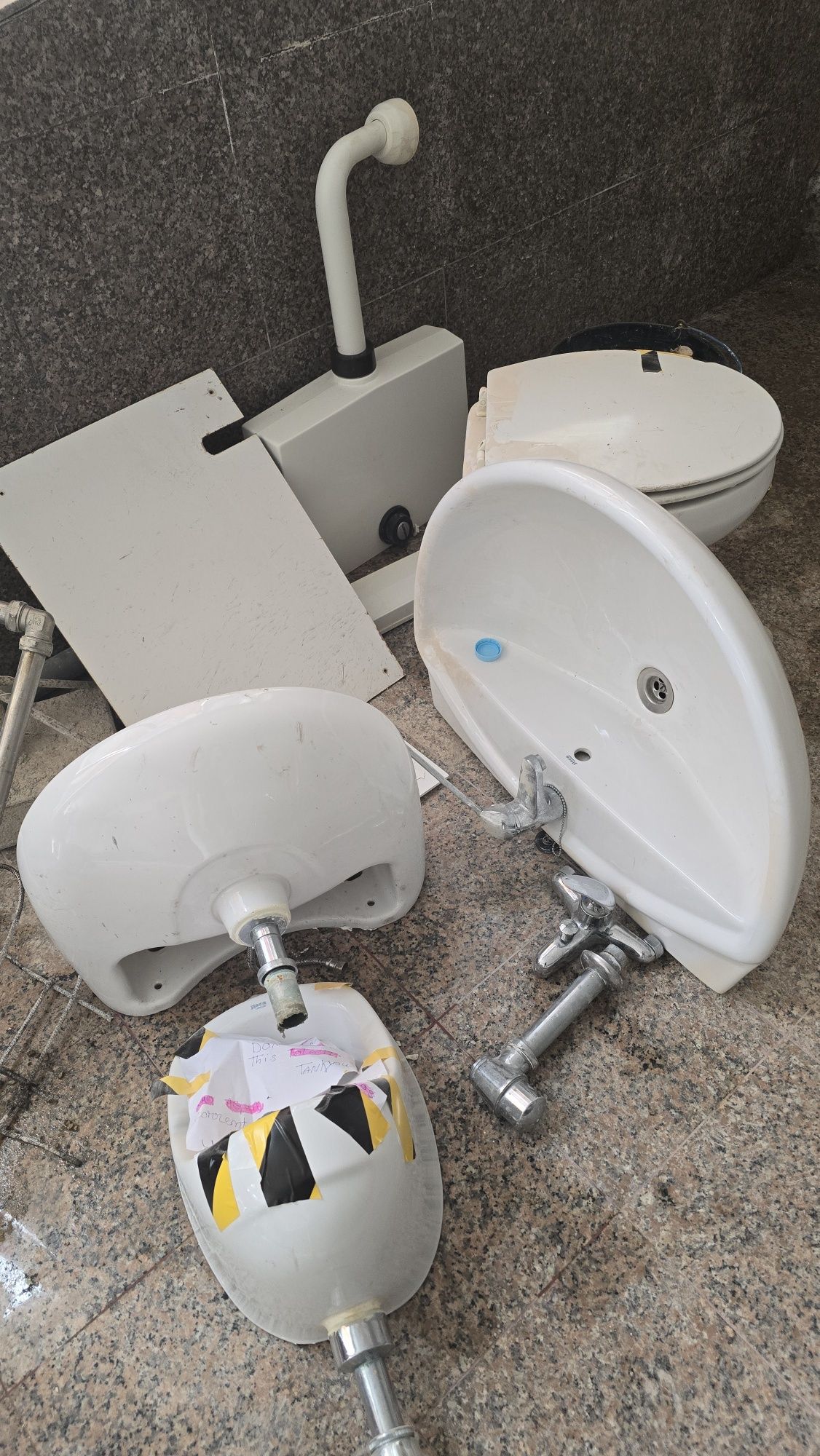 Vendo varias peças de louça sanitaria