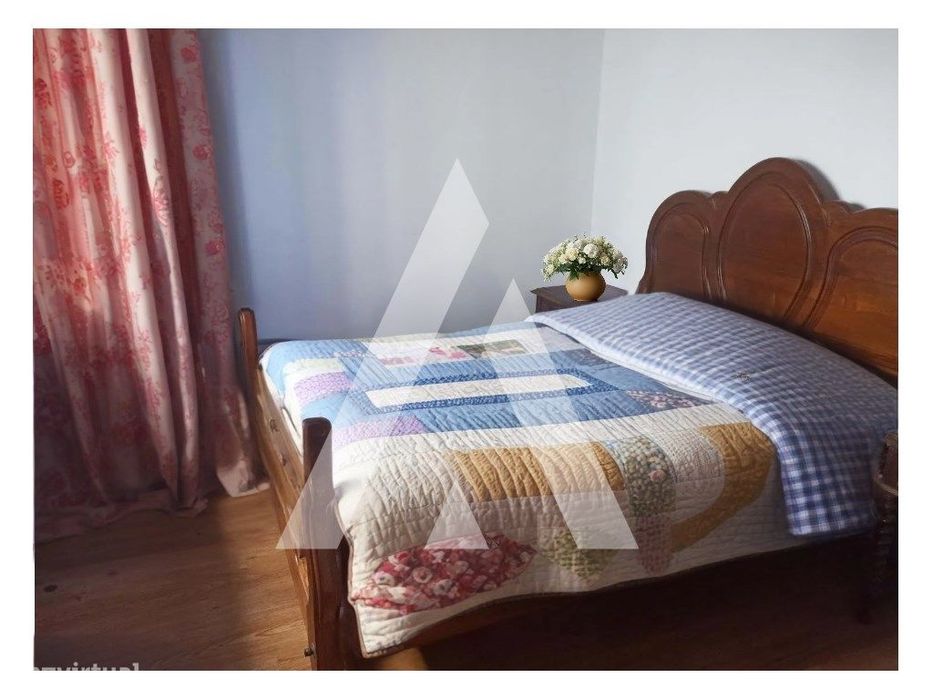 Apartamento T4 com anexos e terreno no centro de Macedo de Cavaleiros