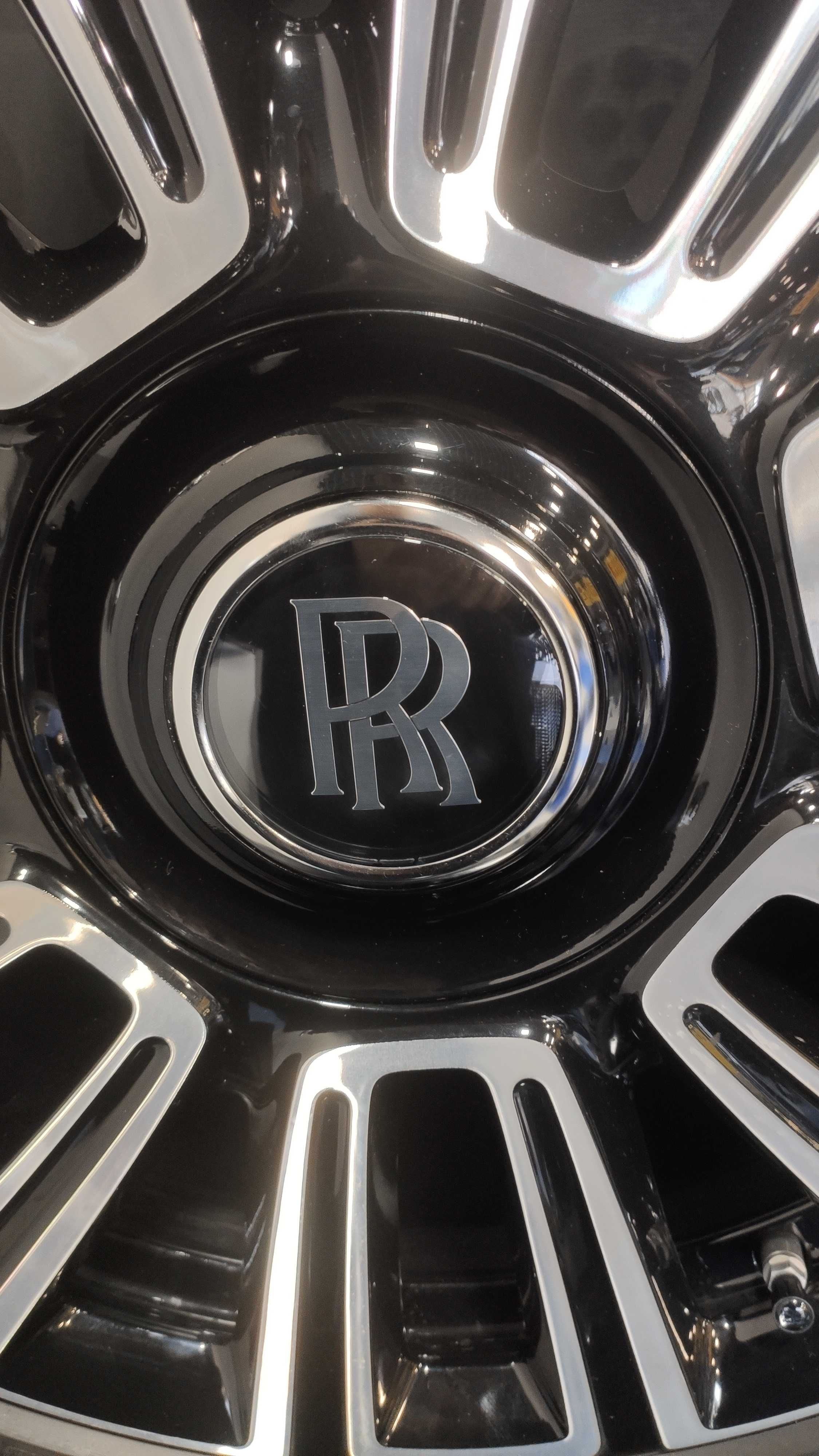 Диски оригинал разноширокие Rolls-Royce Phantom Cullinan R21 в сборе