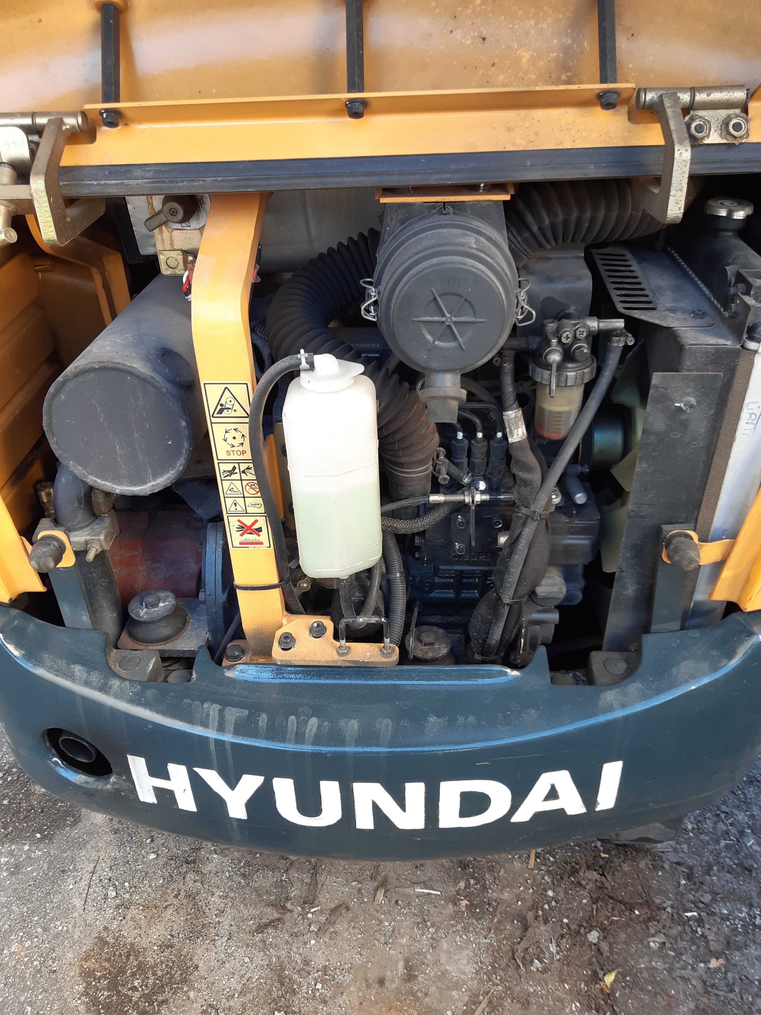 Mini Giratória / Mini Escavadora Hyundai R16-9