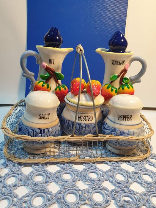 Вишуканий керамичний посуд