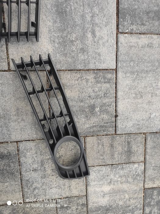 Kratka zderzaka halogenu Audi A4 B6 Prawa lewa