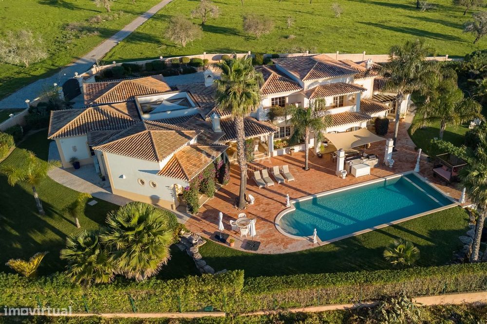 Magnífica Villa Senhorial com Vista Mar e Jardins Paisagísticos