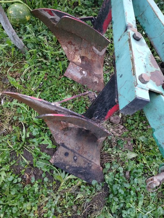 Продам тракторний плуг