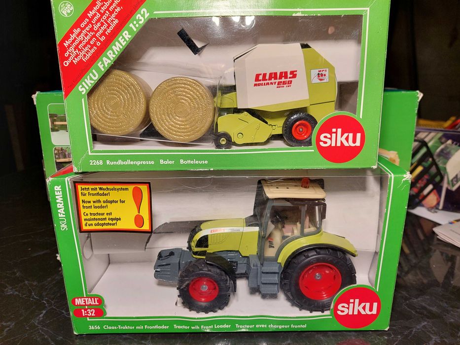 Siku Ciągnik Claas 697 ATZ Prasa Claas Rollant 250 1:32