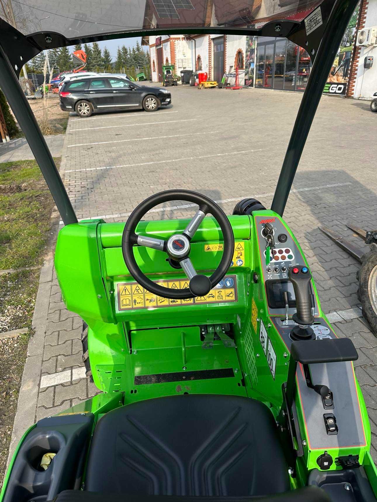 Wynajem Ładowarki Avant 528 Przedstawiciel ładowarek Avant