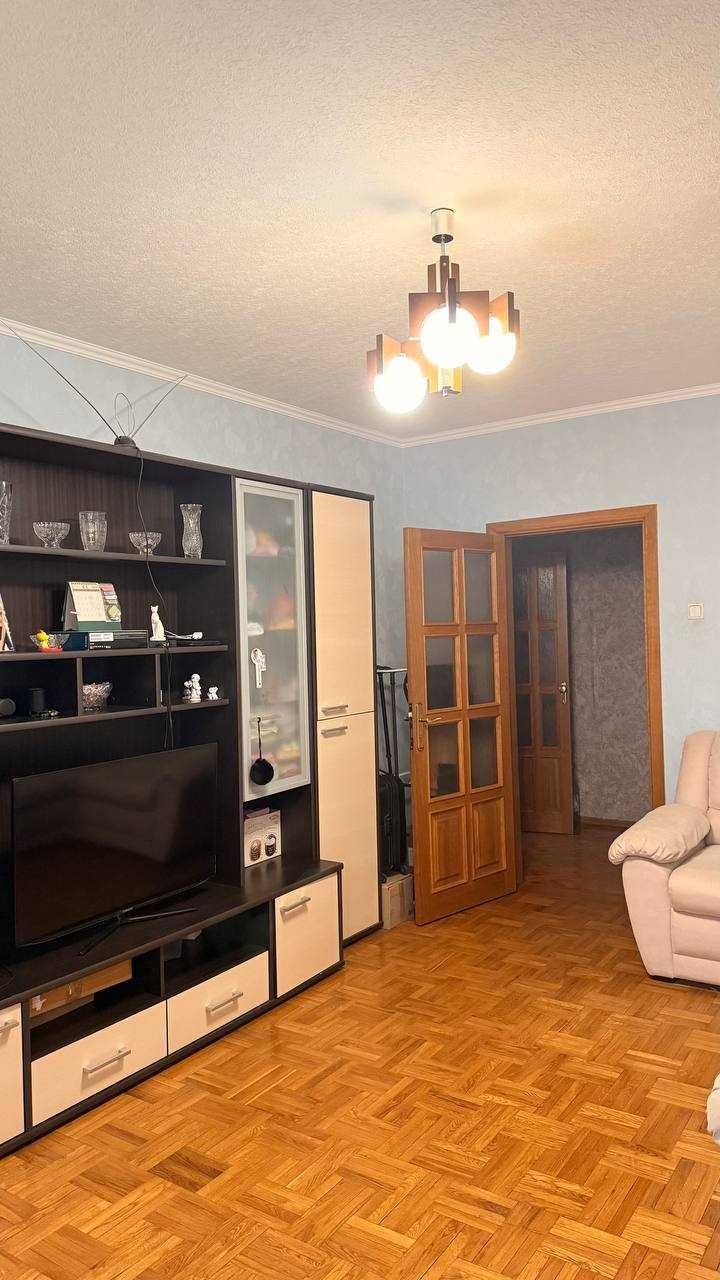 Продам 3-к квартиру на Дружбы Народов 242, с мебелью