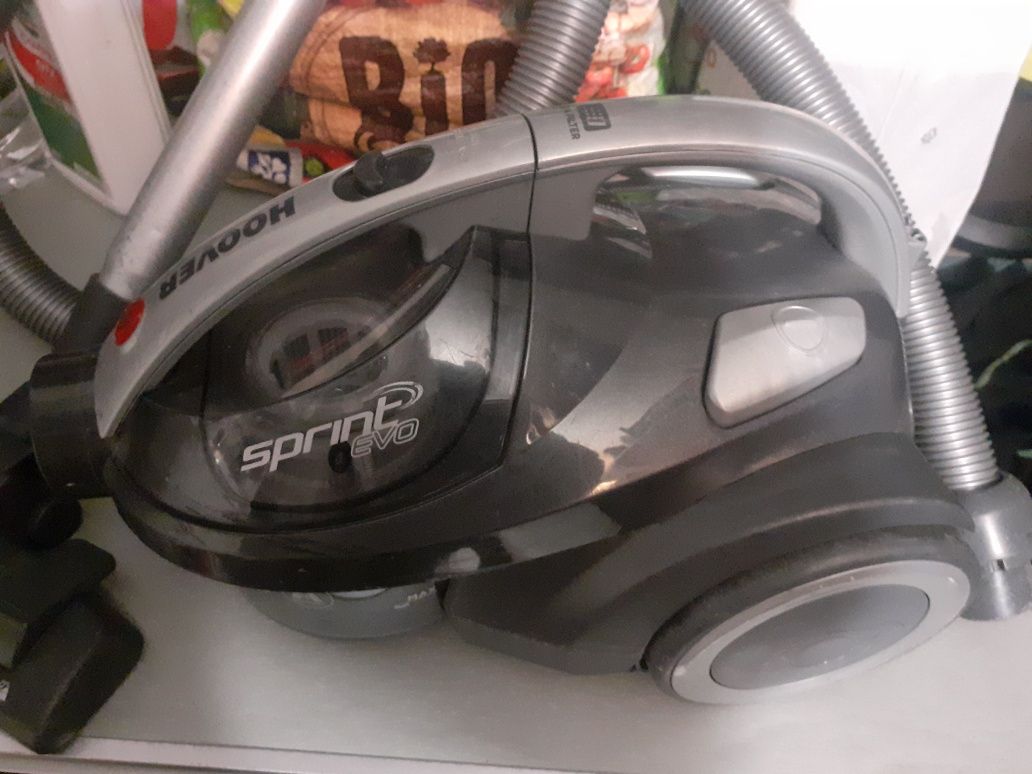 Aspirador Hoover. Sistema sem saco.