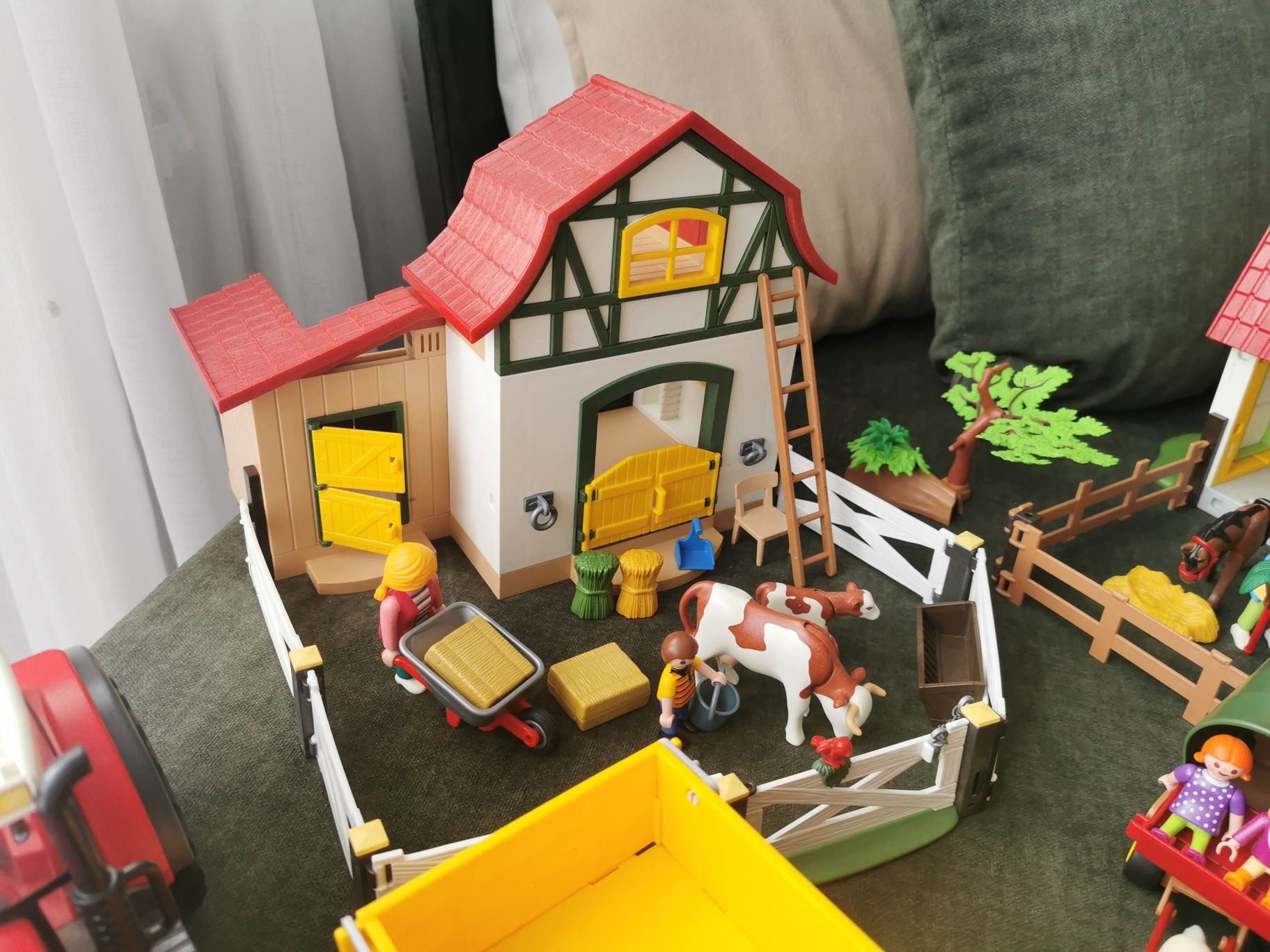 Klocki Playmobil duże farmy, traktor z przyczepą, konie