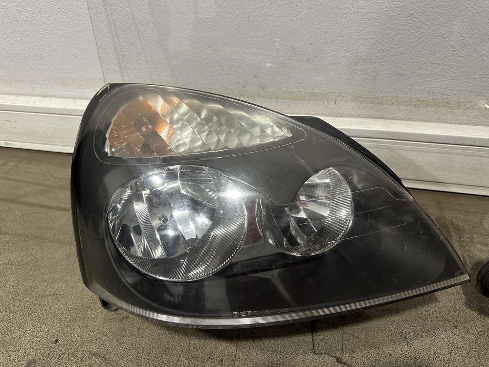 conjunto de óticas  faróis Renault Clio 2  ano 2004