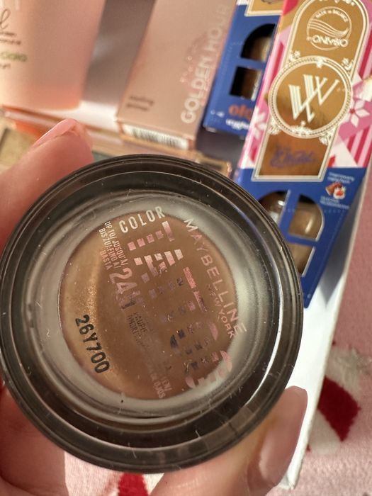 Zestaw kosmetyków nowych revolution rimmel everybody onlybio fluff itp