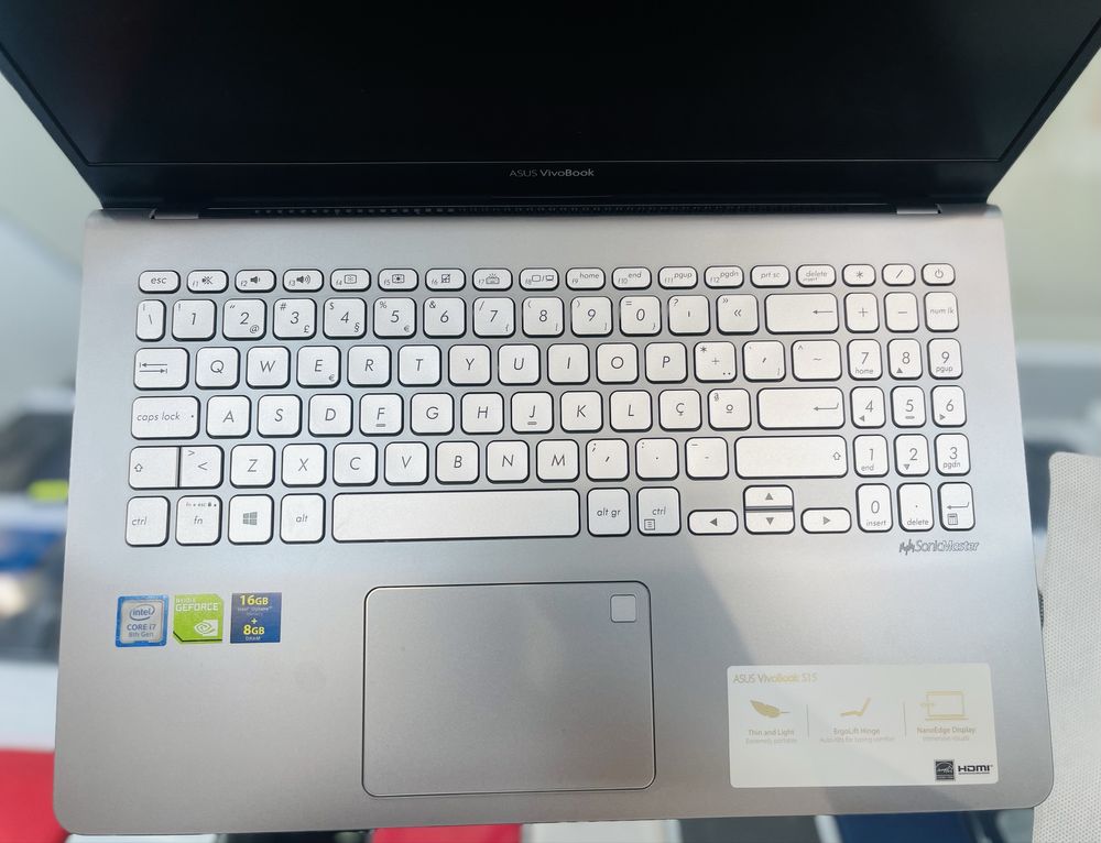 ASUS Core i7 8TH Geração 8 GB de RAM 1000 GB SSD 2 GB Nvidia