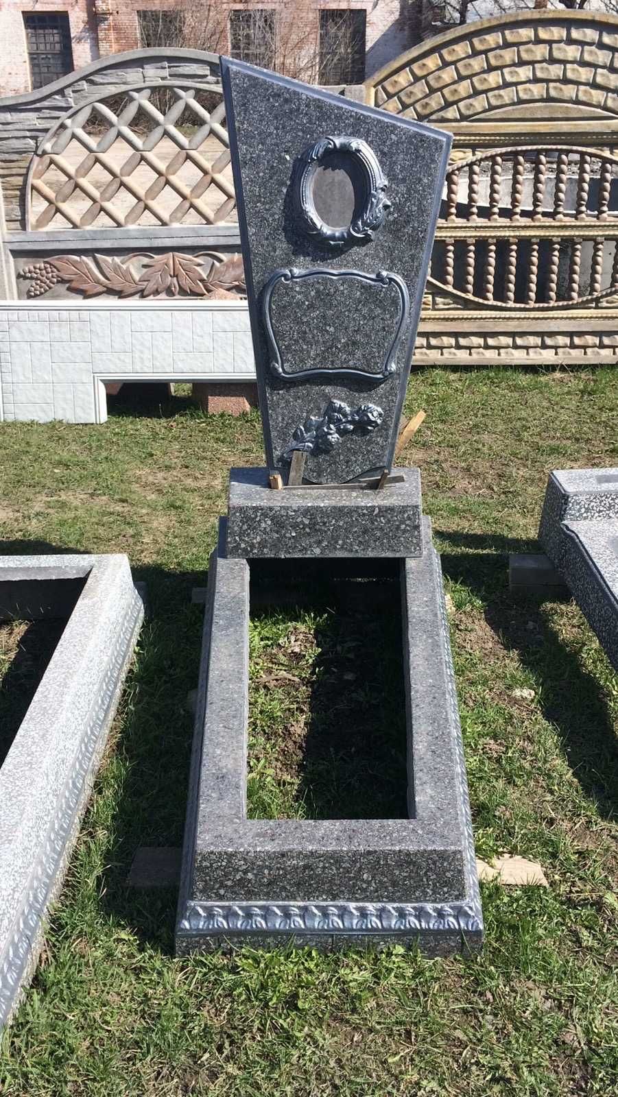 Пам'ятники , бетонні, гранітні з мармурової крихти, вази ,лампадки ...