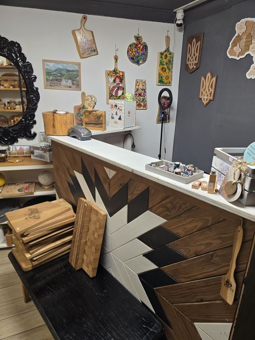 Продаж бізнесу “ТЕСЛЯРНЯ” – магазин сувенірів у центрі Чернівців

Опти