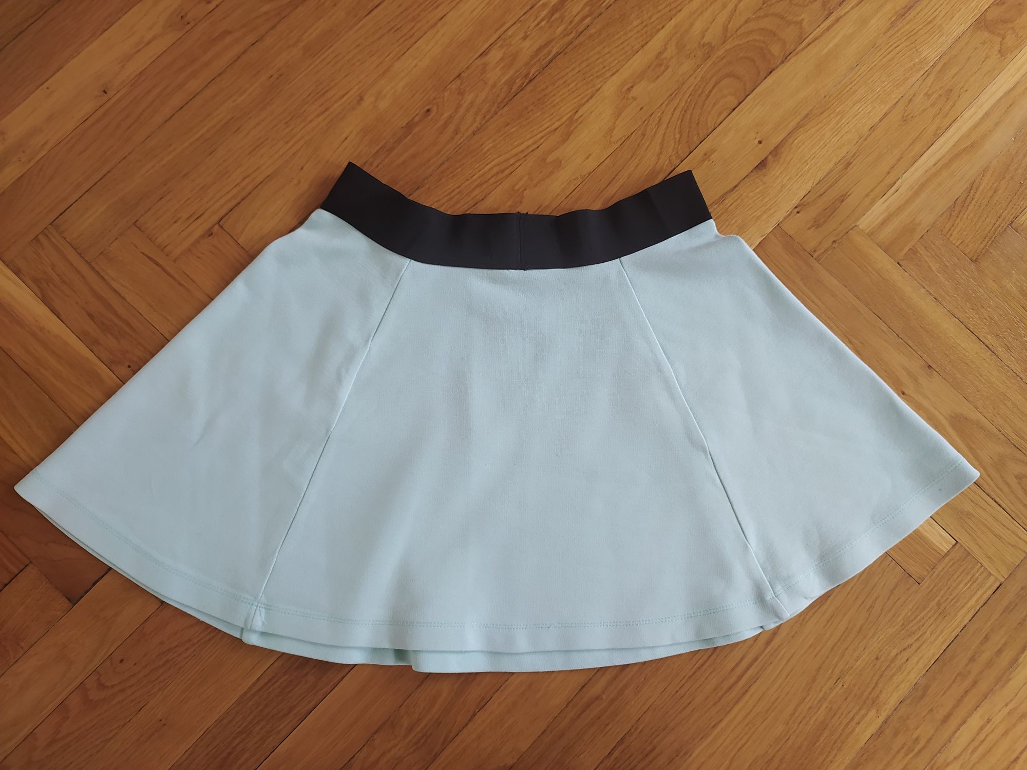 Miętowa rozkloszowana spódnica z gumką firma Reserved rozmiar 38