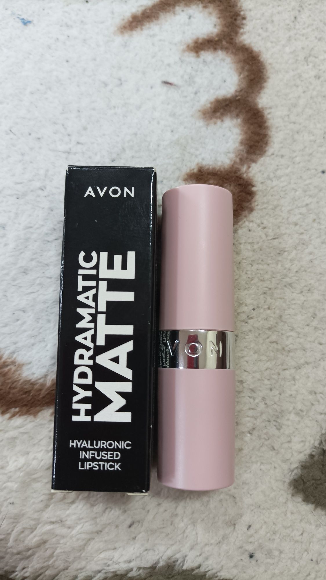 Продам помаду AVON матова нова