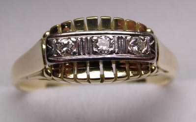 Art deco złoty pierścionek z diamentami dwukolorowa oprawa.