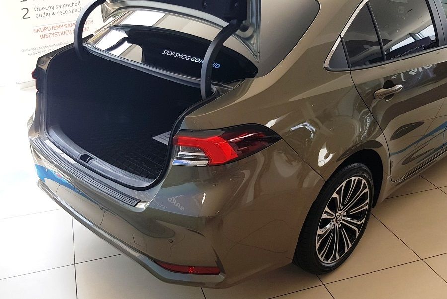Listwa zderzaka nakładka na zderzak Toyota Auris, Camry, Corolla