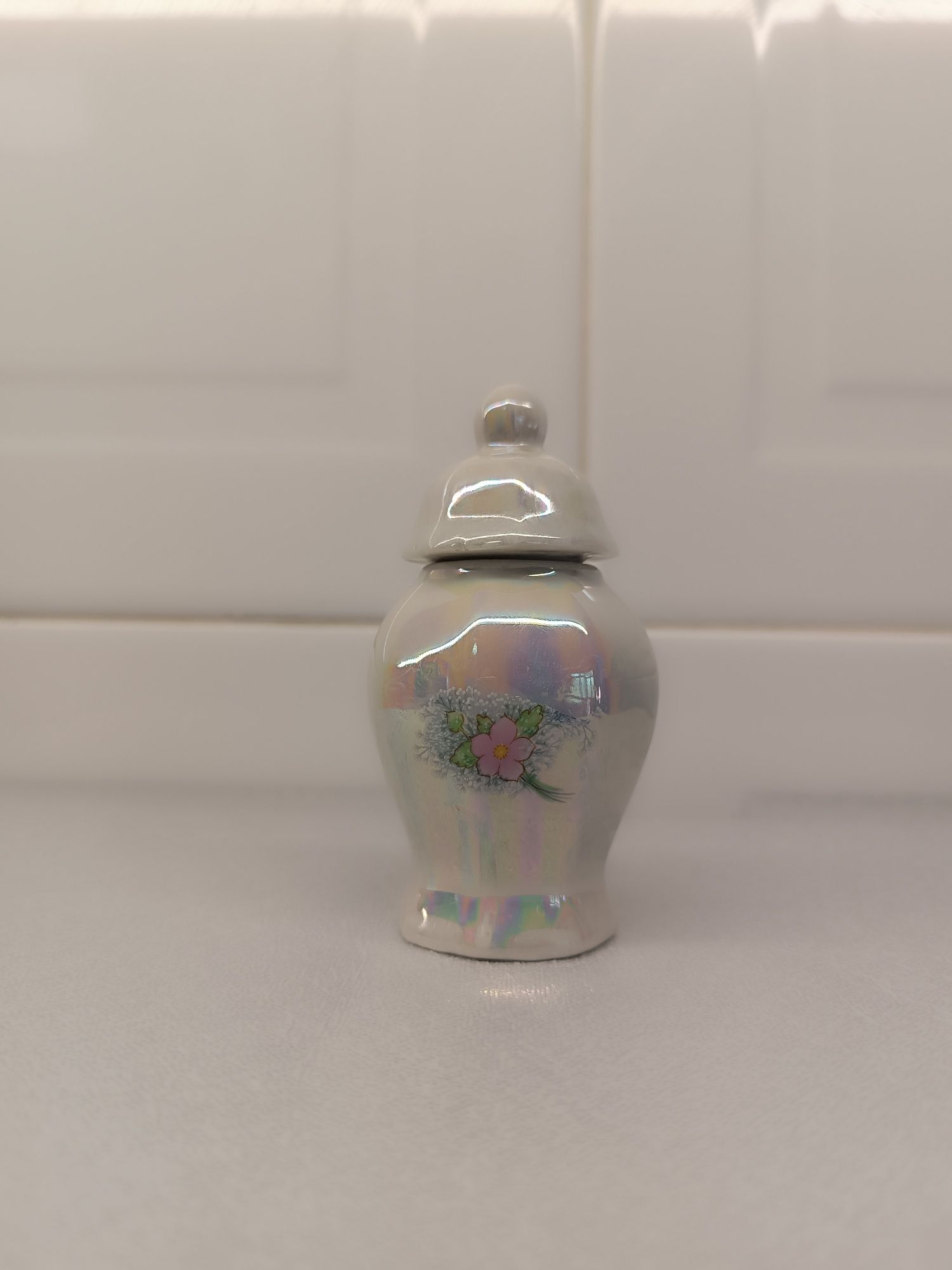 Mini Pote Porcelana com Tampa. 10 cm