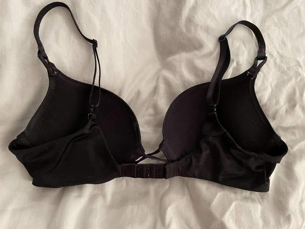 Stanik Victoria’s Secret bombshell plunge 34B