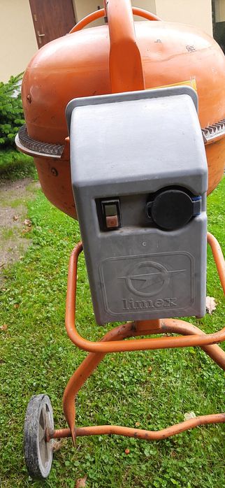 Używana betoniarka 125 o mocy 700 wat