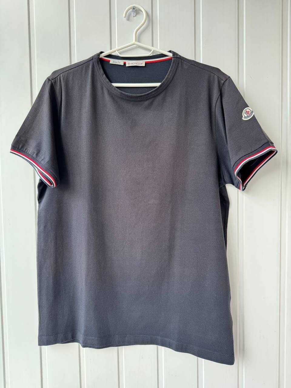Футболка  MONCLER