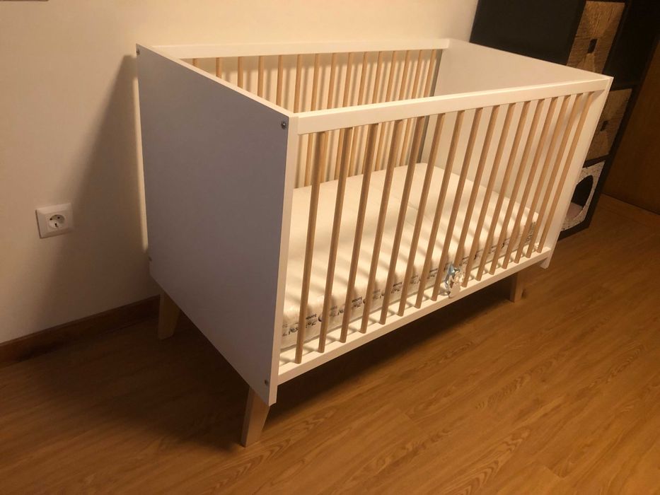 Berço e colchão Zippy + oferta contorno de berço Vertbaudet