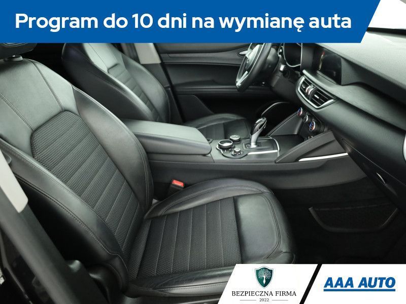 Alfa Romeo Stelvio 2.0 Turbo Q4, Salon Polska, Serwis ASO, Automat, Skóra, Navi, Xenon,