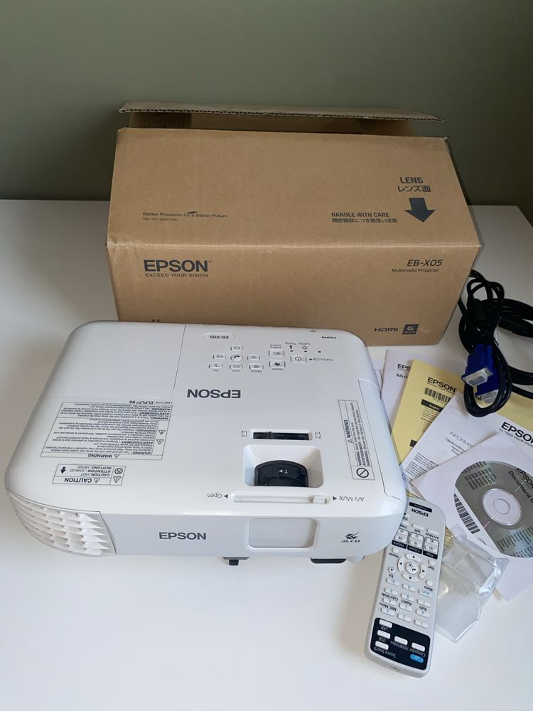 Projektor Epson EB-X05 3LCD – Idealny do biura i domowej rozrywki