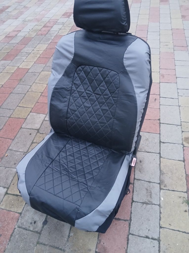 Чохли автомобільні нові , є 8шт