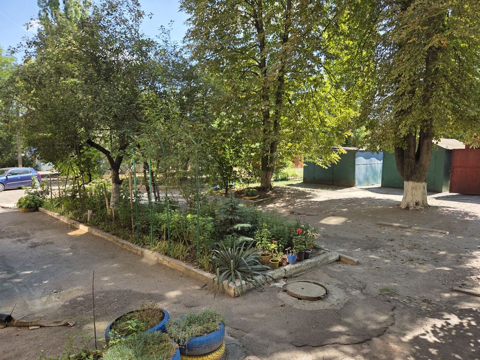 Продається 2 -кімнатна квартира по вул Сенчева.