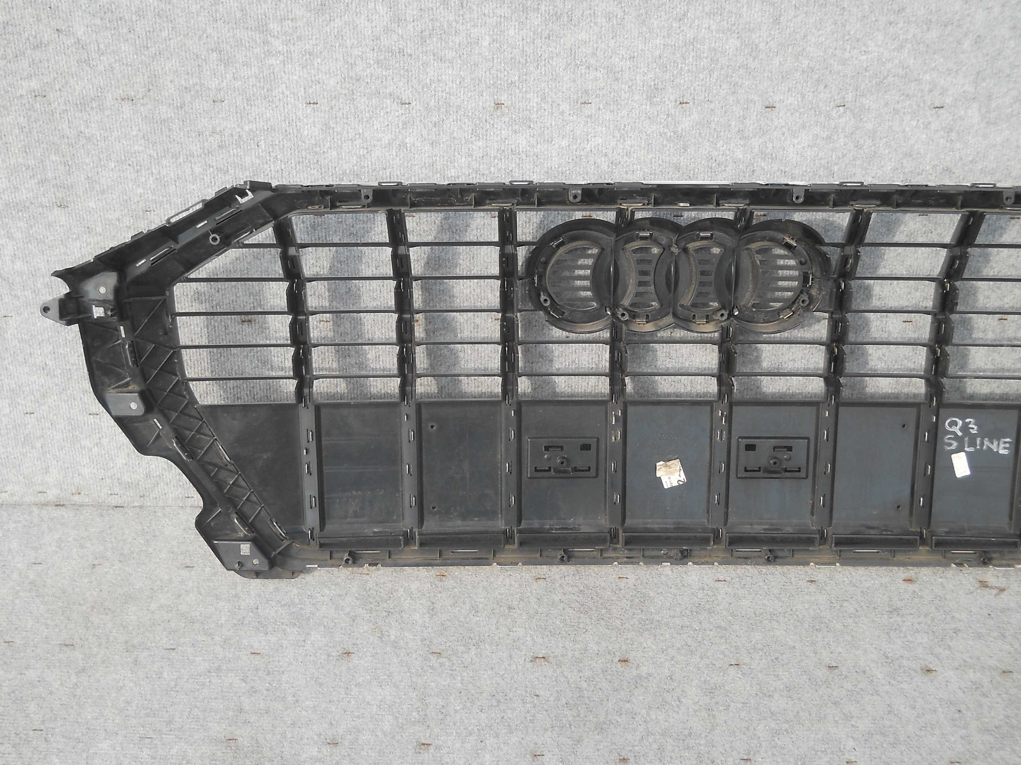 AUDI Q3 S LINE 83A 19- grill atrapa przód