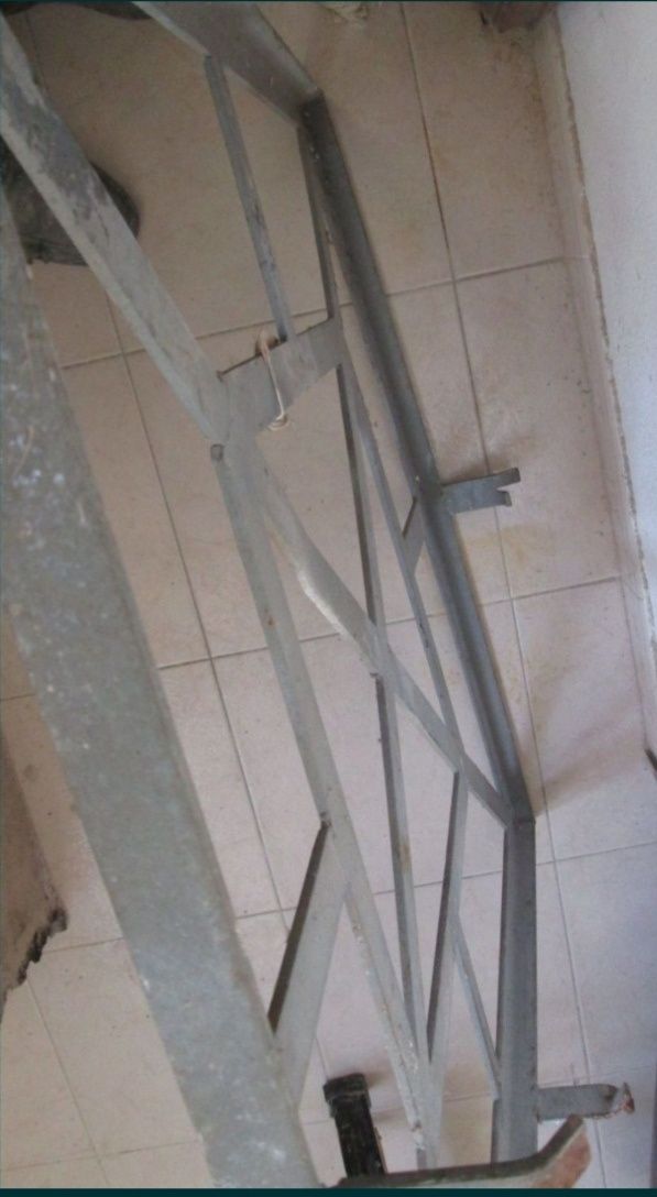Grade em ferro metalizado