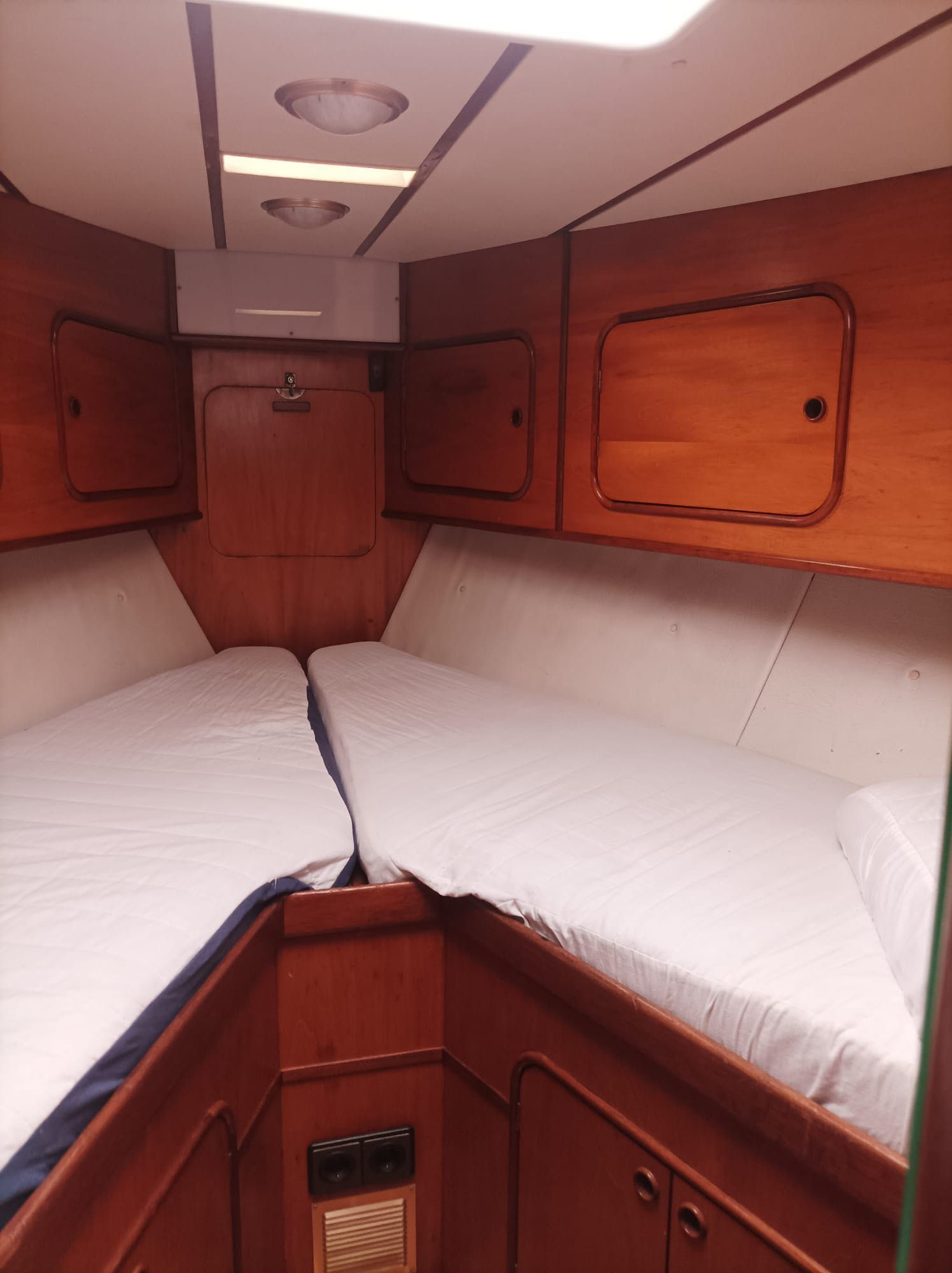 Veleiro Trident Voyager 40