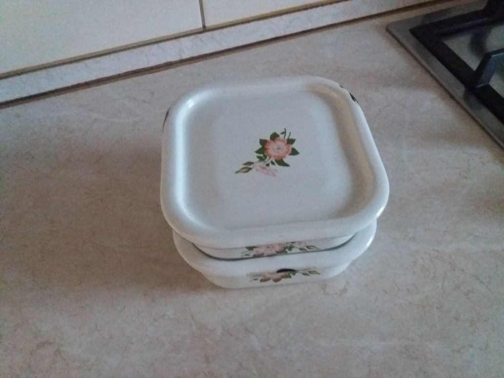 SPRZEDAM 2 pojemniki emaliowane