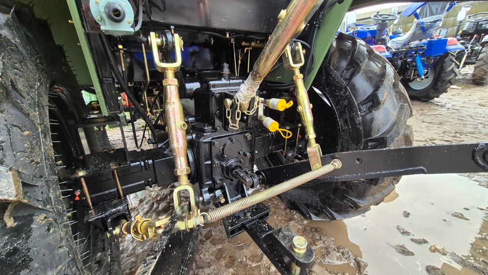 Трактор с обшитой кабиной Кентавр 404 СЦ