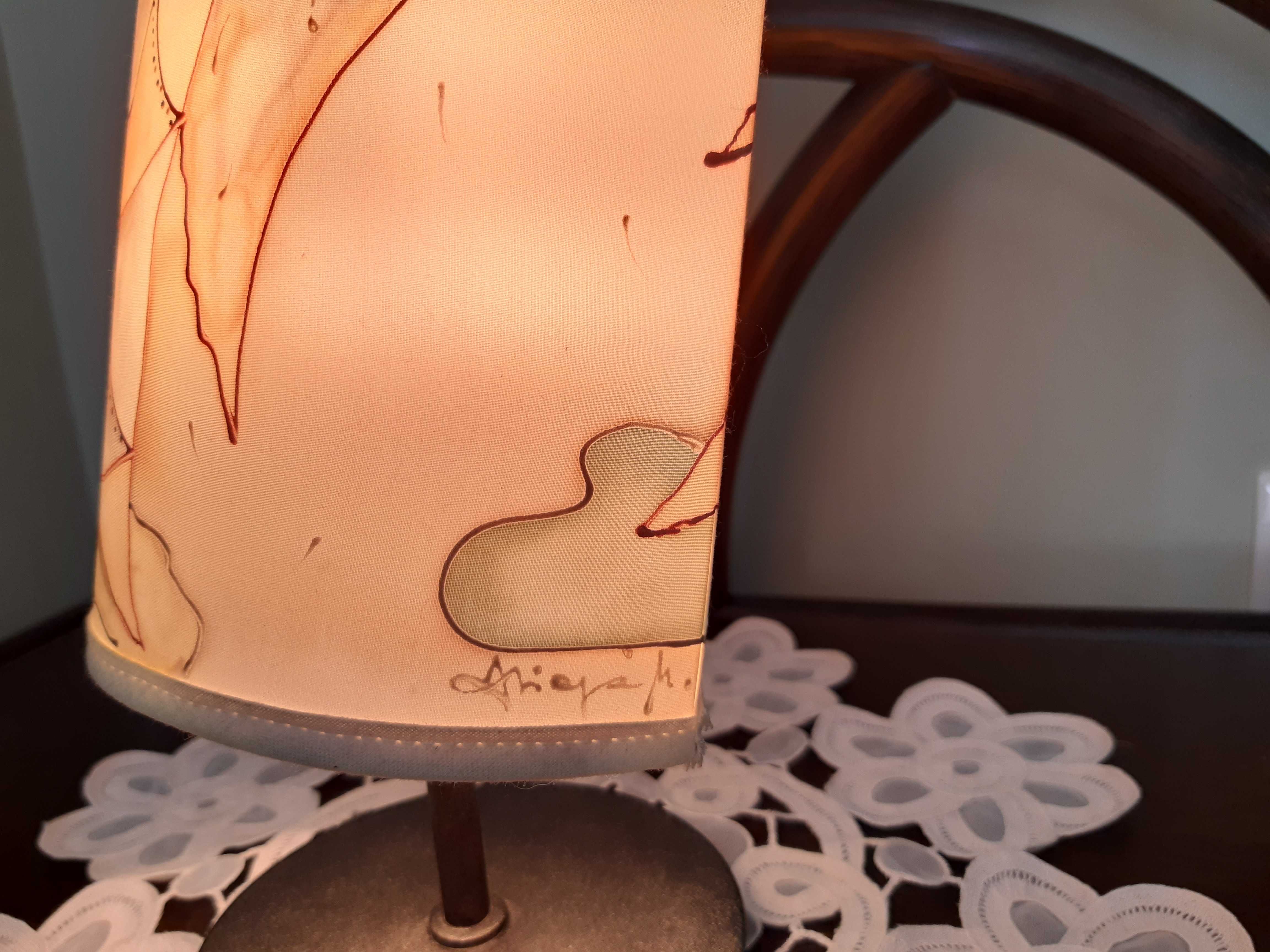Lampka nocna z ręcznie malowanym kloszem