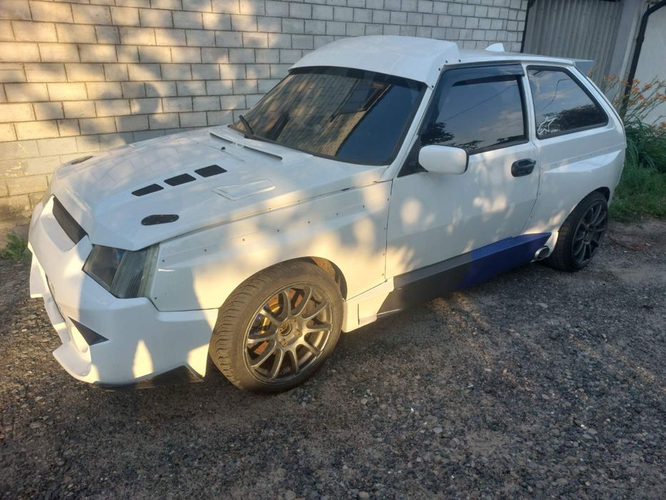 Продам подготовлиную машину для спорта Заз 1102
