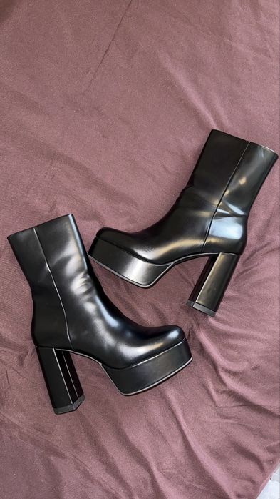 Ботильйони на платформі H&M