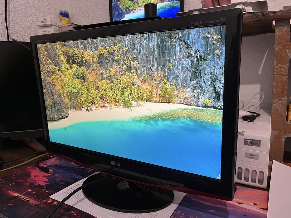 Телевізор LG M227WDP-PC Glossy Black