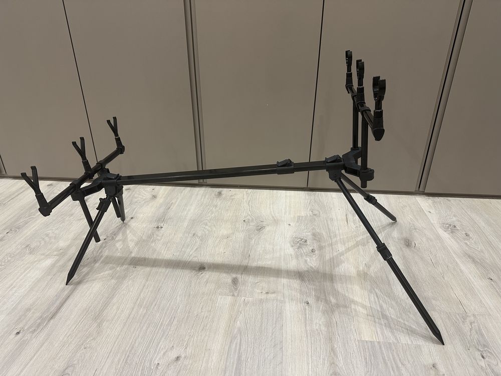 Род-под Carp Pro Rod Pod на 3 вудлища з телескопічними ножками