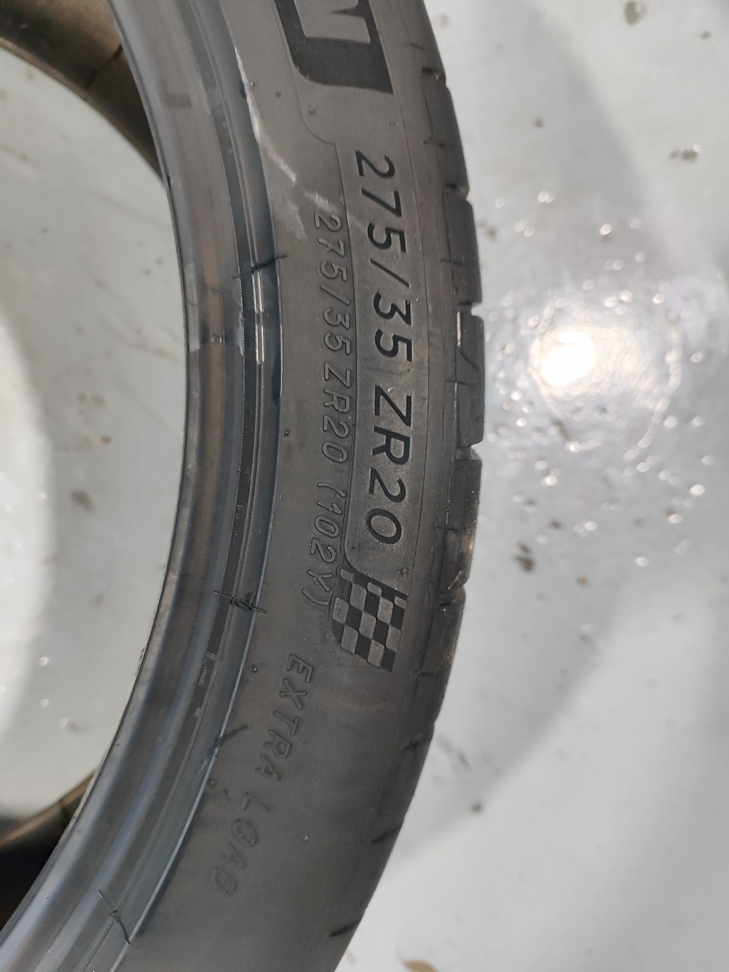 2 pneus semi novos 275-35R20 Michelin - Oferta dos portes