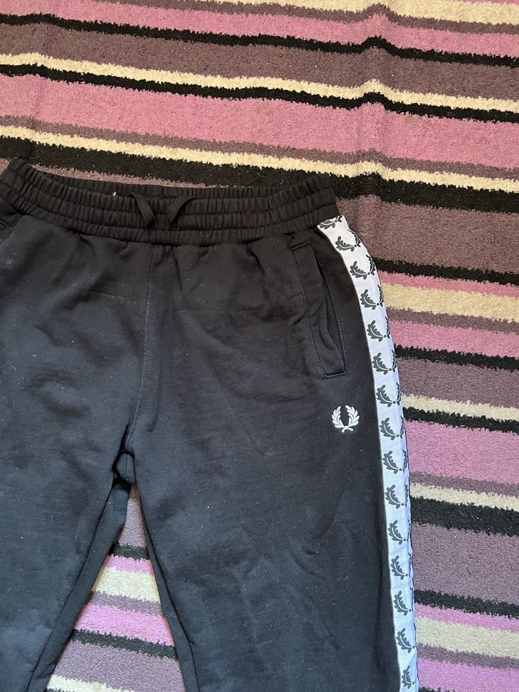 Продам штани fred perry