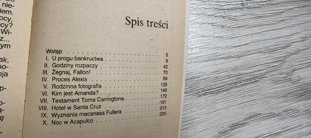 Dalsze losy bohaterów dynastii.
Julia Lenart