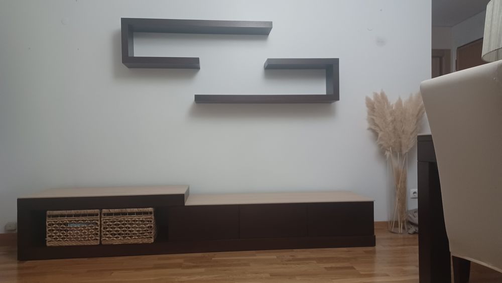 Móvel de tv com prateleiras, madeira maciça